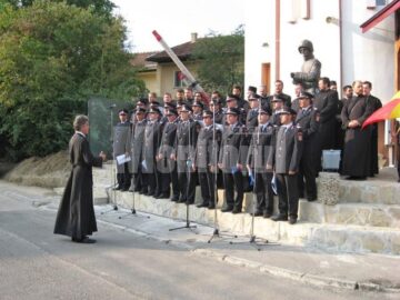 Zeci de pompieri, prezenți joi la hramul Bisericii Militare „Sf. Ierarh Iosif de la Partoș”