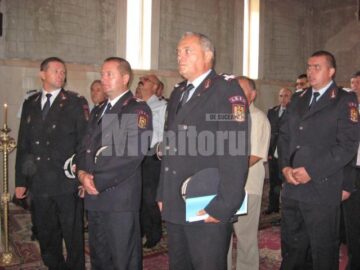 Zeci de pompieri, prezenți joi la hramul Bisericii Militare „Sf. Ierarh Iosif de la Partoș”