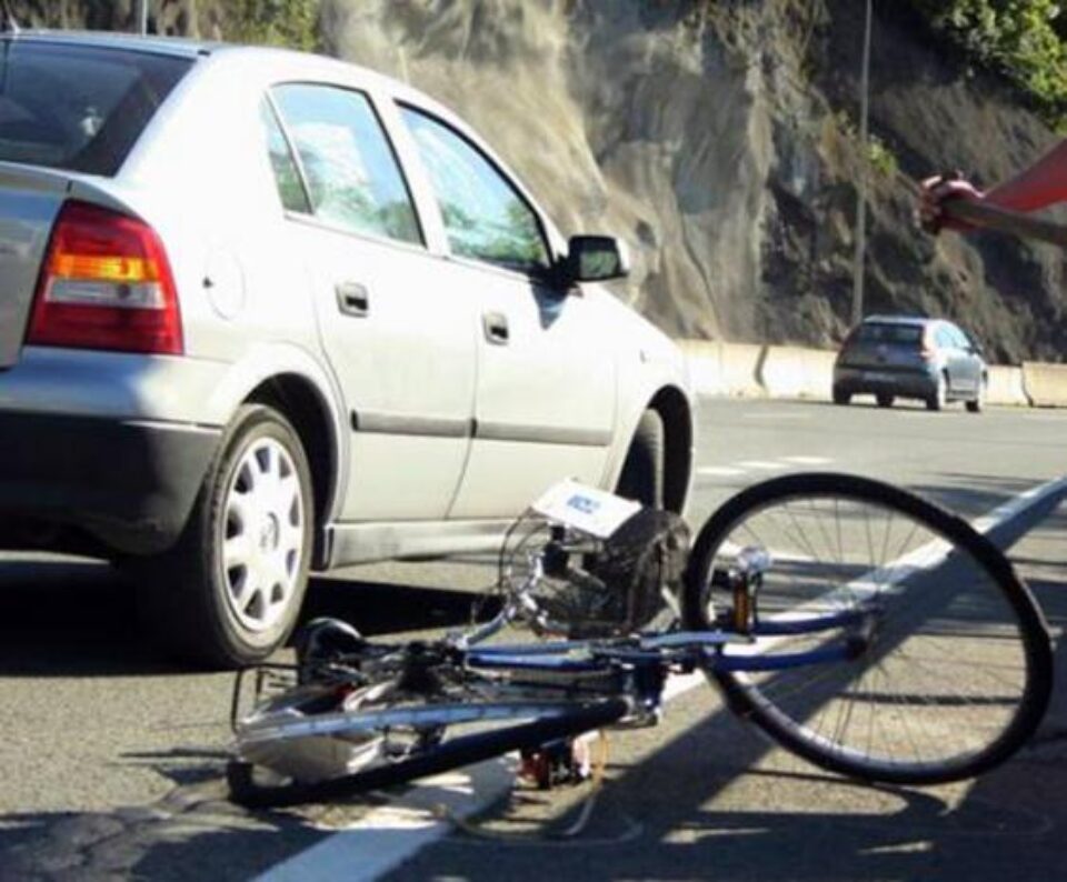 Trei copii au fost loviți de mașini, în timp ce se plimbau cu bicicletele. Foto: bicicultura.cl
