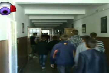 Elevi și profesori, evacuați din școală de pompieri