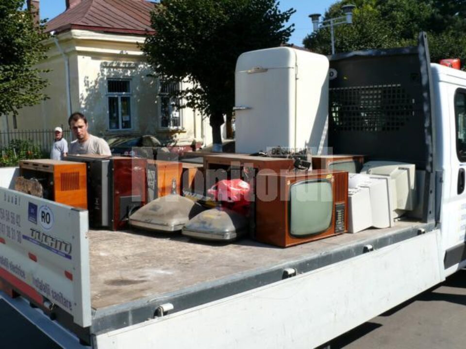 Acțiunea a fost organizată în cadrul campaniei „Locul deșeurilor nu este în casă. Trimite-le la plimbare!”