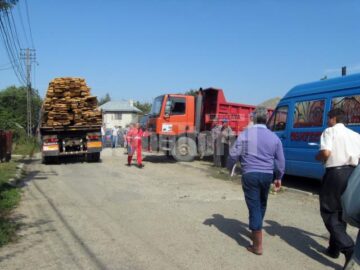 Primarul Ion Lungu a ajutat la descărcarea materialelor de construcții oferite sinistraților