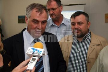 Ministrul Vreme și parlamentarii Bălan, Onofrei și Ardeleanu au inaugurat un laborator de informatică la școala din Ipotești