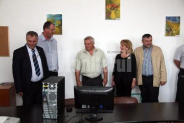 Ministrul Vreme și parlamentarii Bălan, Onofrei și Ardeleanu au inaugurat un laborator de informatică la școala din Ipotești