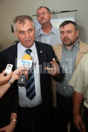 Ministrul Vreme și parlamentarii Bălan, Onofrei și Ardeleanu au inaugurat un laborator de informatică la școala din Ipotești