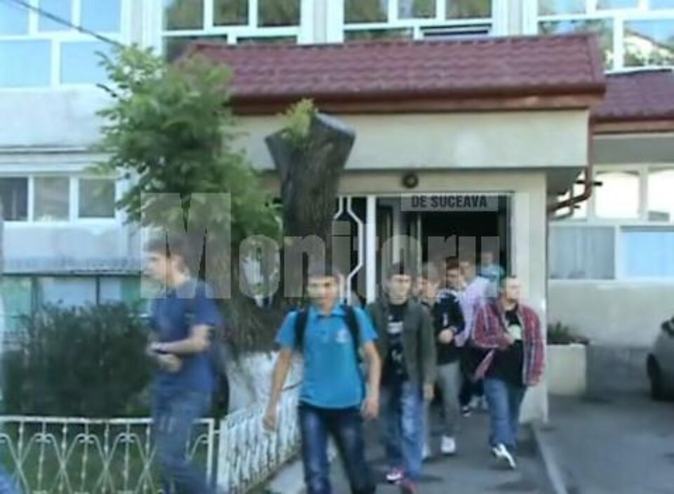 Elevii au participat la un exercițiu de alarmare – evacuare în situații de urgență