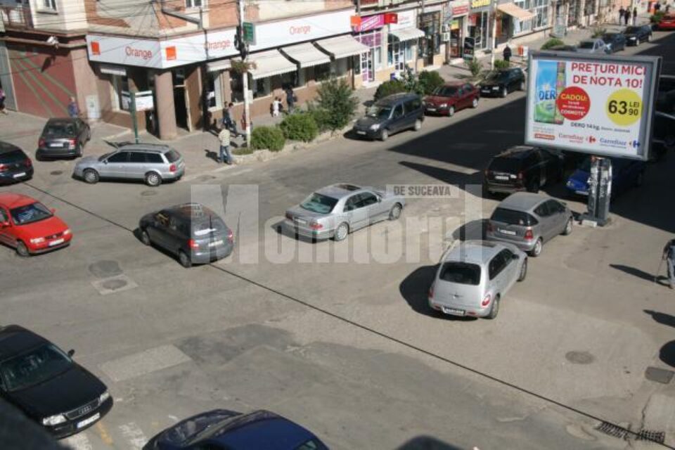 Mercedesul a stat aproximativ 10-15 minute oprit în fața trecerii de pietoni
