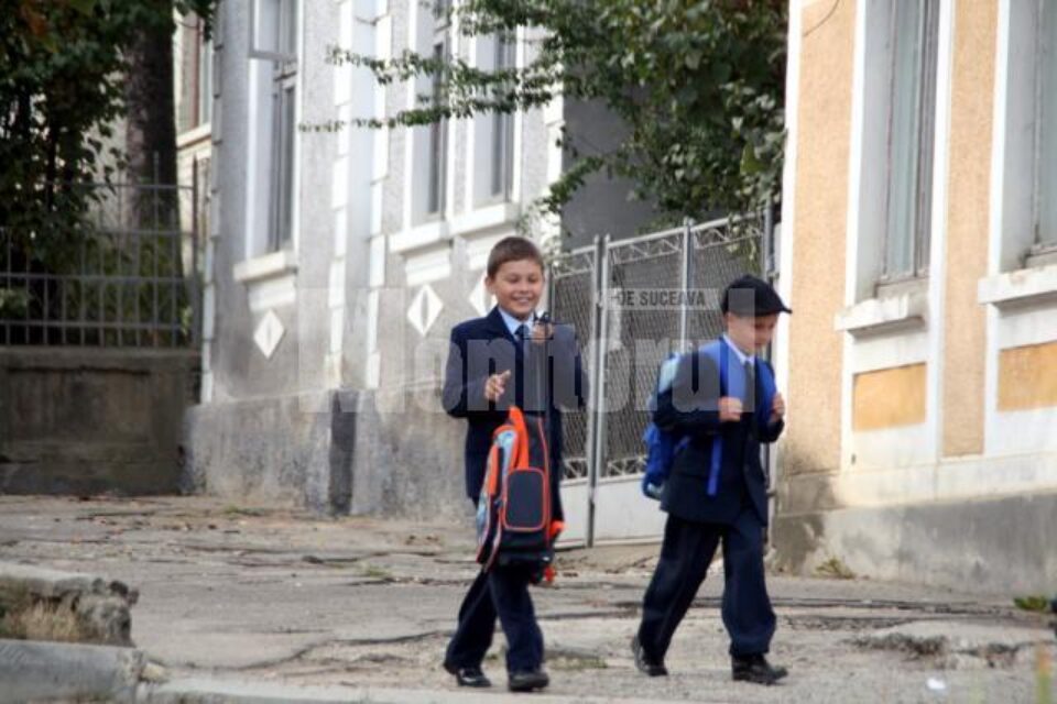 Uniforma școlară nu face diferențe sociale între elevi