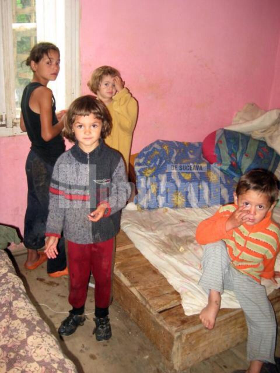 Cei mai mici copii ai familiei Florescu: Estera, în vârstă de 3 ani, David, de 5 ani, Tabita, de 6 ani și Maria, de 12 ani