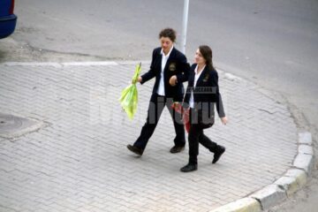 Uniforma școlară nu face diferențe sociale între elevi