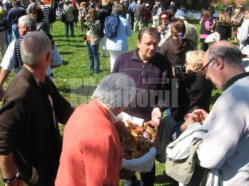 Gheorghe Flutur i-a servit pe turiști cu plăcinte