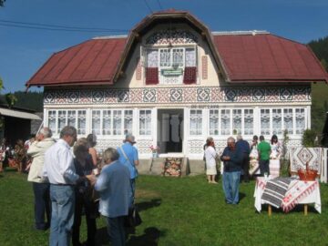 Jurnaliștii de turism au vizitat cea mai frumoasă casă tradițională din Ciocănești