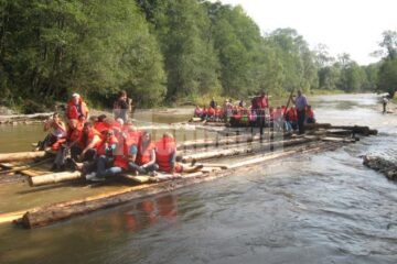 Ziariștii au fost încântați de plimbarea cu pluta