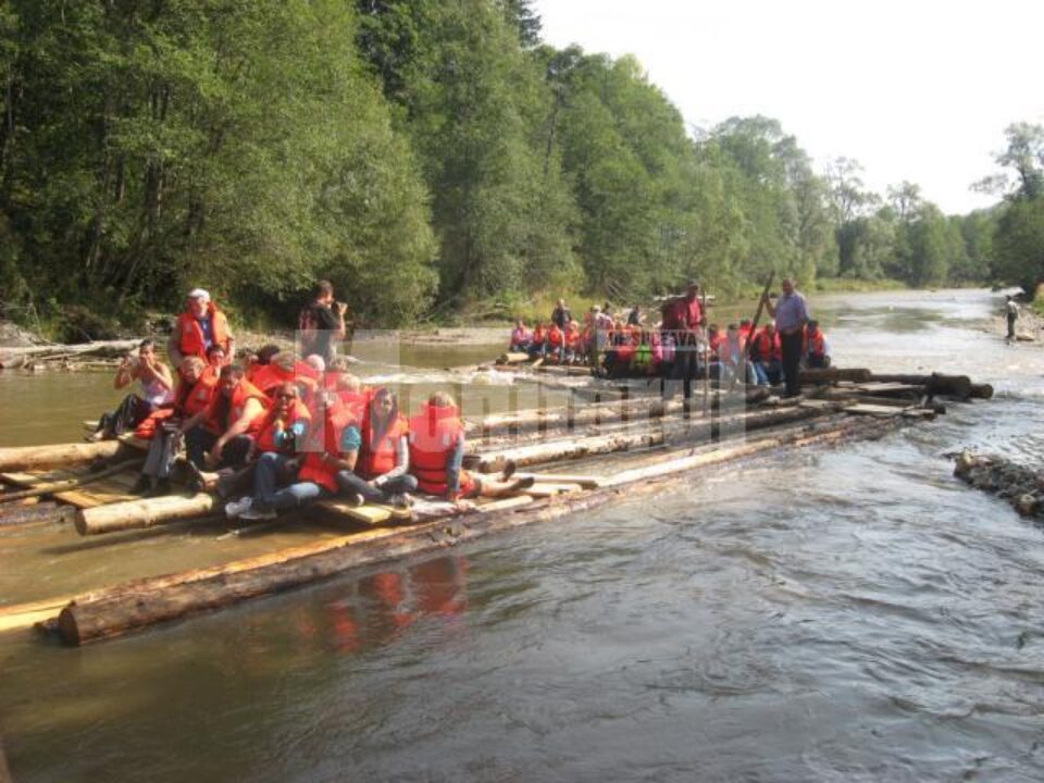Ziariștii au fost încântați de plimbarea cu pluta