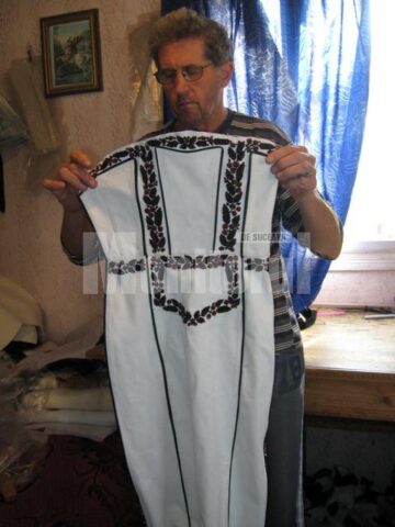 Una dintre piesele vestimentare lucrate de Constantin Juravle pentru designerul francez