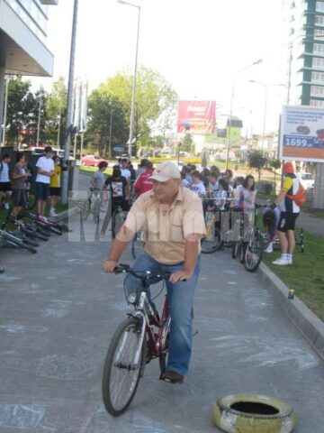 Directorul adjunct al APM, Iluță Cocriș, a dat startul, pe bicicletă
