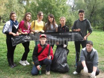 Tineri din întreg județul s-au mobilizat la cea mai mare acțiune de ecologizare