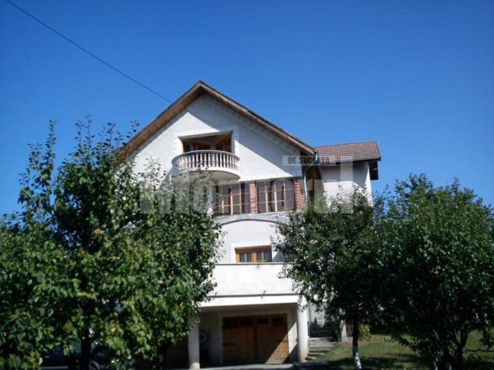 Imobilul în care funcționează salonul de masaj la care a avut loc scandalul de vineri noapte
