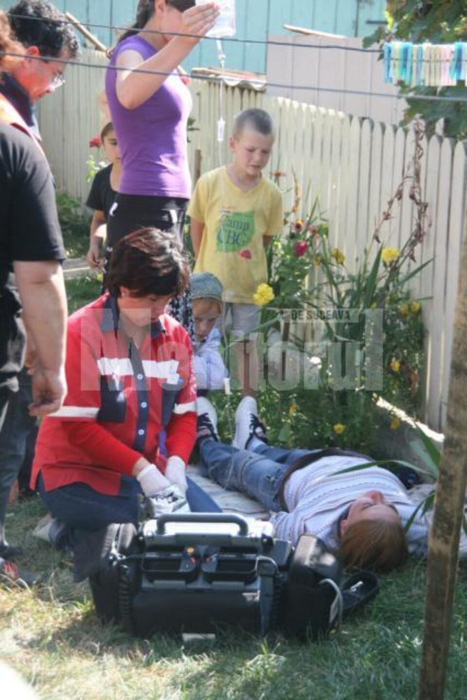 Lăcrămioara Sfetcu, primind îngrijri medicale