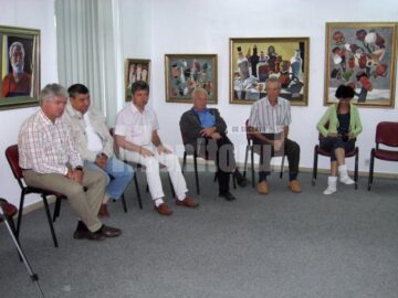 Participanți la conferința susținută de Radu George Serafim