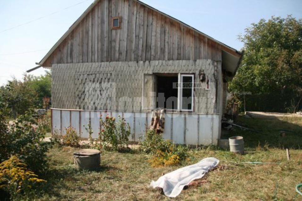Interiorul locuinței soților Sfetcu, grav afectat de incendiu