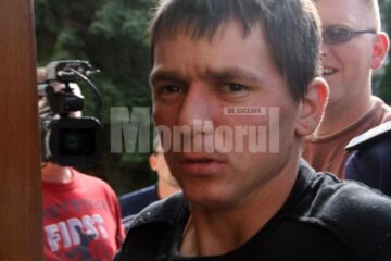 Daniel Ionel Dunga, adus cu cătușe la mâini în fața judecătorilor Tribunalului Suceava