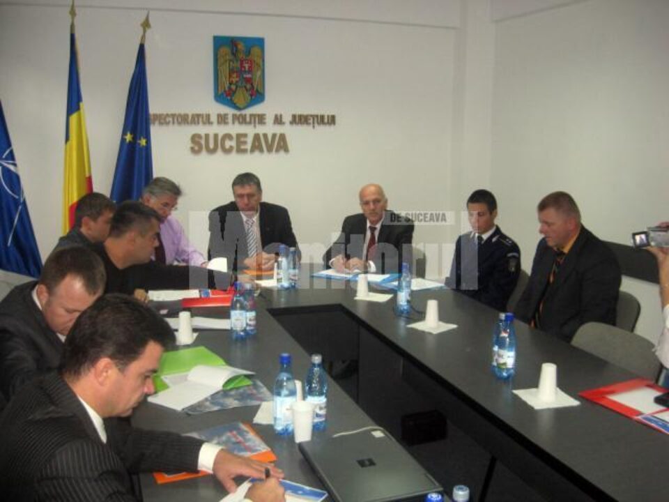 Partenerii proiectului Voluntari fără frontieră au organizat o conferință de presă, ieri, la sediul Inspectoratului de Poliție Județean Suceava