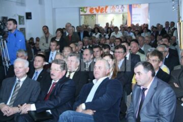 Câteva sute de suceveni au venit la întâlnirea cu liderii USL