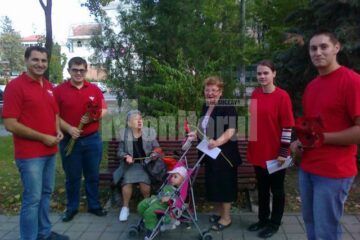 Tinerii din UNPR Suceava au sărbătorit ziua persoanelor vârstnice în parcul central din Suceava