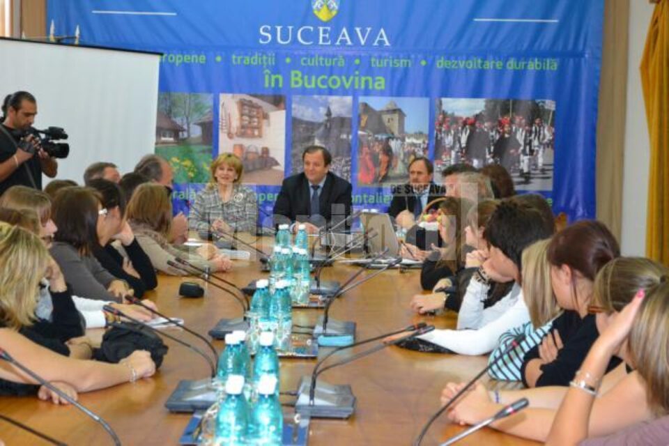 40 de elevi și cinci cadre didactice din Mayenne au fost ieri oaspeții președintelui Consiliului Județean, Gheorghe Flutur 40 de elevi și cinci cadre didactice din Mayenne au fost ieri oaspeții președintelui Consiliului Județean, Gheorghe Flutur