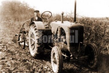 Tractor la arat