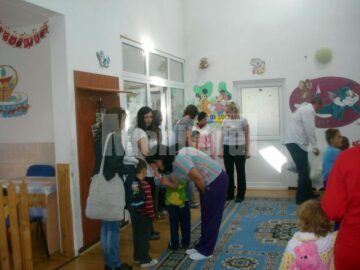 Copiii, împreună cu părinții lor, au vizitat Centrului de tip familial Mihoveni