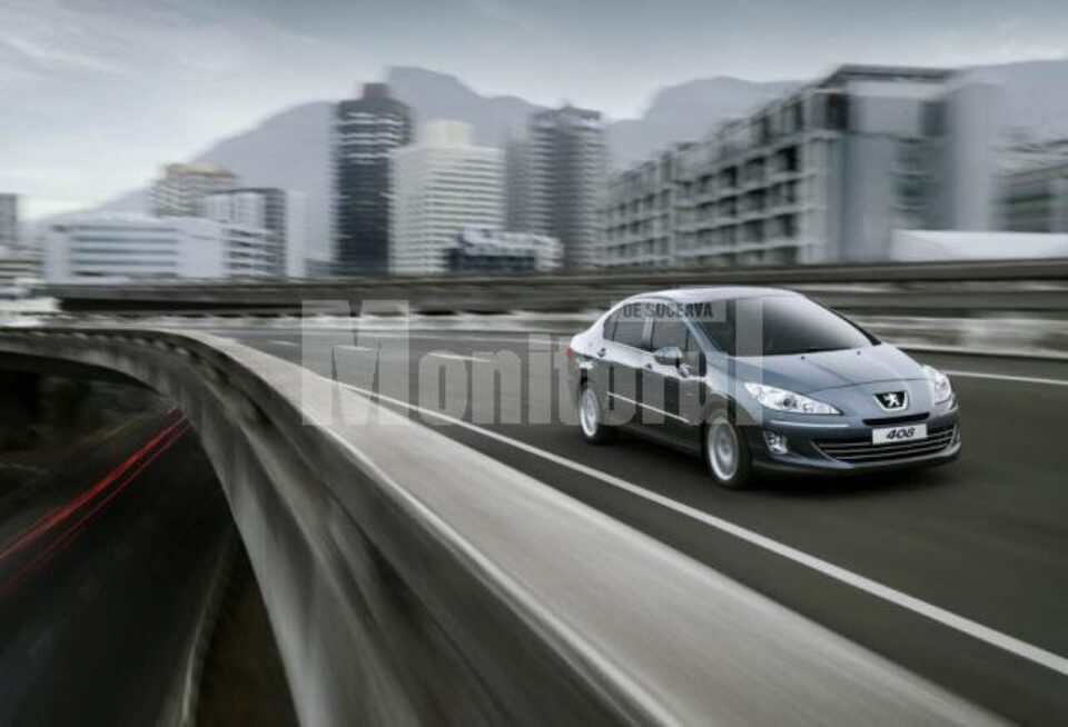 Peugeot 408 are priză la public