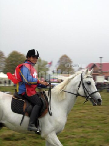 Cea mai tânără concurentă, Iris Nichiforiuc, călare pe Ali, a obținut locul I la proba de 30 de km