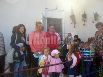 Copiii, împreună cu părinții lor, au vizitat Centrului de tip familial Mihoveni