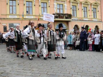 Grupul „Piatra Șoimului” din Câmpulung, unul dintre cele patru ansambluri au reprezentat România la “Întâlniri bucovinene”