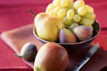Medicii recomandă să se bea apă după consumul de fructe. Foto: CORBIS