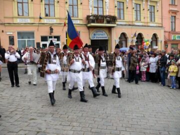Grupul „Piatra Șoimului” din Câmpulung, unul dintre cele patru ansambluri au reprezentat România la “Întâlniri bucovinene”