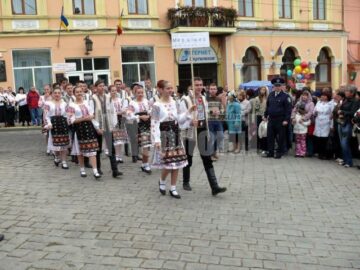 Grupul „Piatra Șoimului” din Câmpulung, unul dintre cele patru ansambluri au reprezentat România la “Întâlniri bucovinene”