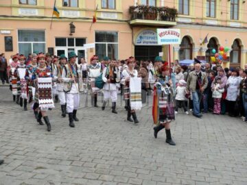 Grupul „Piatra Șoimului” din Câmpulung, unul dintre cele patru ansambluri au reprezentat România la “Întâlniri bucovinene”