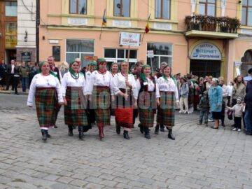 Grupul „Piatra Șoimului” din Câmpulung, unul dintre cele patru ansambluri au reprezentat România la “Întâlniri bucovinene”