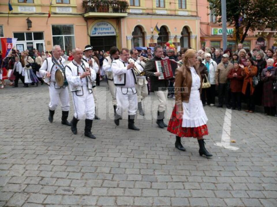 Grupul „Piatra Șoimului” din Câmpulung, unul dintre cele patru ansambluri au reprezentat România la “Întâlniri bucovinene”