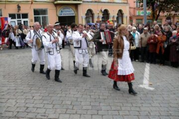 Grupul „Piatra Șoimului” din Câmpulung, unul dintre cele patru ansambluri au reprezentat România la “Întâlniri bucovinene”
