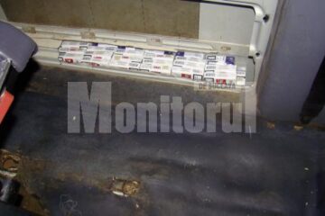 Țigări ascunse caroseria mașinii