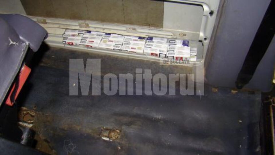 Țigări ascunse caroseria mașinii