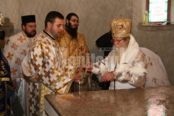 Sfințirea Bisericii Sfânta Cruce din Obcini