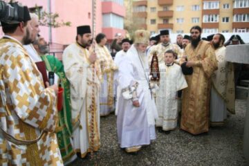 Sfințirea Bisericii Sfânta Cruce din Obcini