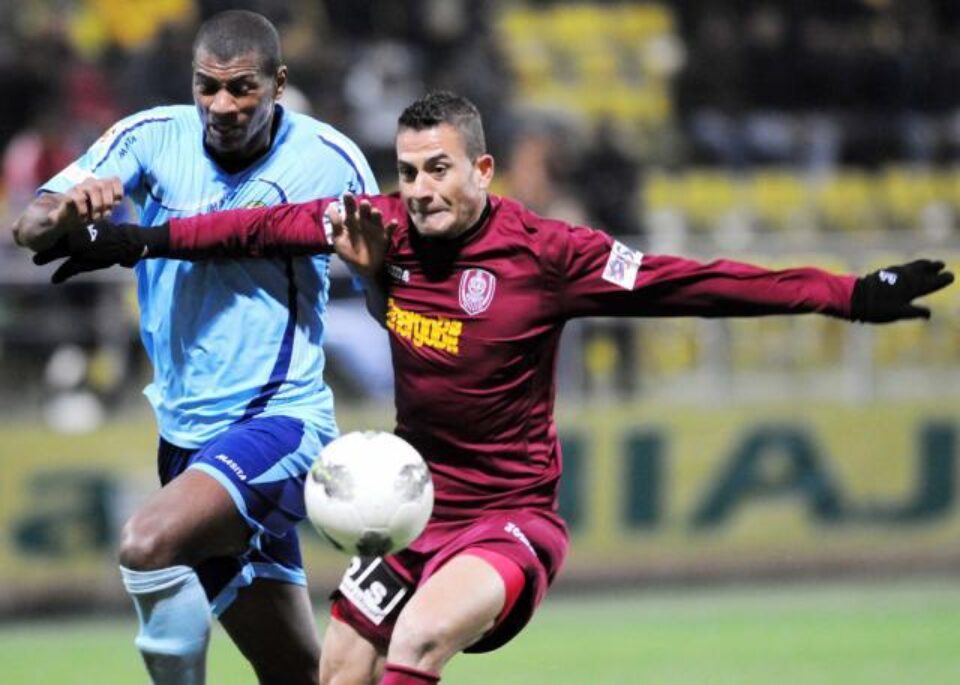 Jean Claude Bozga, de la Concordia Chiajna și Carlos Ronni, de la CFR Cluj. Foto:LAURENTIU MICH/MEDIAFAX FOTO
