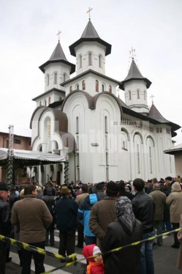 Sfințirea Bisericii Sfânta Cruce din Obcini