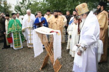 Sfințirea Bisericii Sfânta Cruce din Obcini